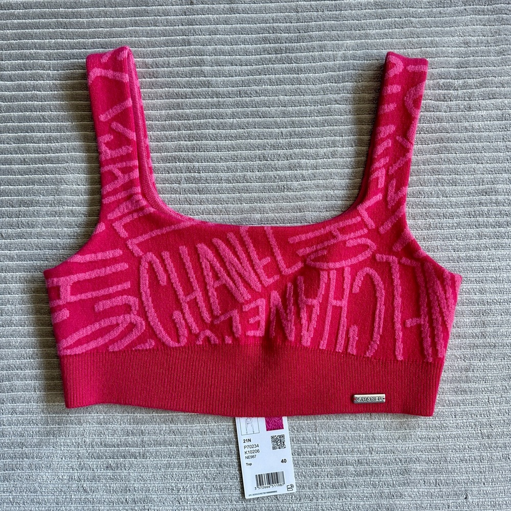 CHANEL Vibrant Pink Knitwear - Picture 2 of 10